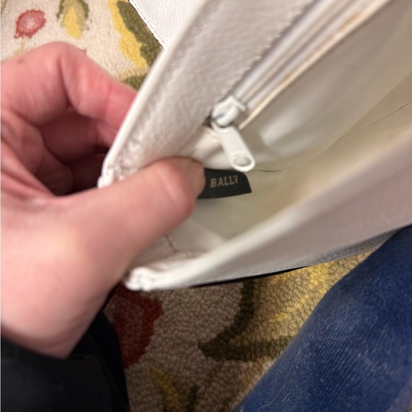 BALLY Vintage Two-Tone Leather Crossbody W/ Brown Croc Flap & Whte Pebbled Body - Picture 13 of 16